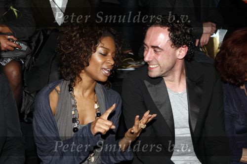 Amsterdam 28 januari 2008
Sylvana Simons met een vriend bij de modeshow van Simone v Trojen tijdens de amsterdam fashion week.