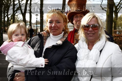 Kaatsheuvel 29 maart 2009
15 jarig bestaan van Princess in de efteling. Sylvia v Barneveld met nichtje en schoonzus
Peter Smulders bv