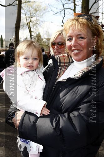 Kaatsheuvel 29 maart 2009
15 jarig bestaan van Princess in de efteling. Sylvia v Barneveld met nichtje en schoonzus
Peter Smulders bv