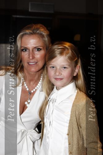 Amsterdam 30 maart 2008
Modeshow Monique Collignon. Sylvie Schmeitz met dochter Beau Aimee ratelband
Peter Smulders bv