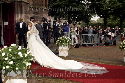 Heemskerk 10 juni 2005
Rafael v d Vaart en Sylvie v d Vaart trouwen.
sleep
