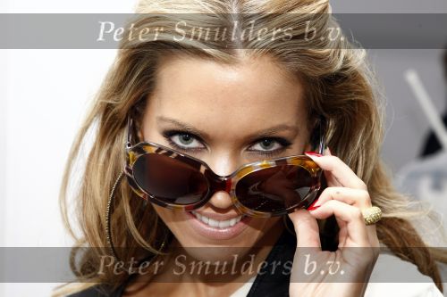 Amsterdam 16 maart 2008
Sylvie v d Vaart en haar schoonmoeder bij modeshow Danie Bles in Expo 21
Peter Smulders bv