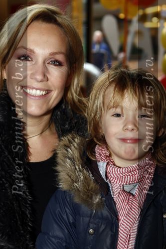 Amsterdam 7 februari 2009
Premiere disneyfilm Bolt in pathe arena. Tanja Jess met zoontje Billy
Peter Smulders bv