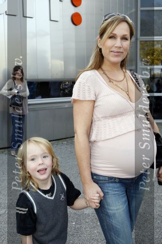 Amsterdam 7 oktober 2007
Premiere Matroos in de doos in de meervaart. Een zwangere Tanja Jess met Billie