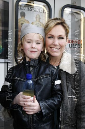 Rotterdam 22 maart 2009
Premiere Piet Piraat in het oude Luxor. Tanja Jess met zoontje Billy
Peter Smulders bv