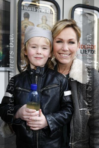Rotterdam 22 maart 2009
Premiere Piet Piraat in het oude Luxor. Tanja Jess met zoontje Billy
Peter Smulders bv