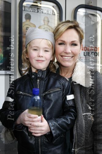 Rotterdam 22 maart 2009
Premiere Piet Piraat in het oude Luxor. Tanja Jess met zoontje Billy
Peter Smulders bv