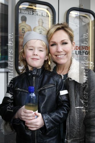 Rotterdam 22 maart 2009
Premiere Piet Piraat in het oude Luxor. Tanja Jess met zoontje Billy
Peter Smulders bv