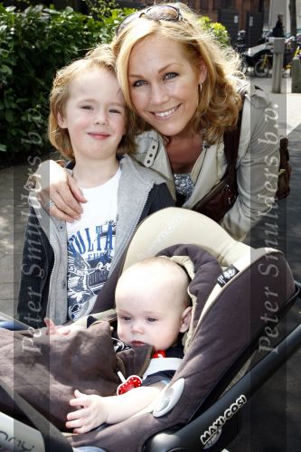 Amsterdam 23 april 2008
Presentatie nieuwe magazine Mama in hotel arena. tanja Jess met zoontjes
Peter Smulders bv