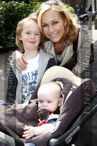 Amsterdam 23 april 2008
Presentatie nieuwe magazine Mama in hotel arena. tanja Jess met zoontjes
Peter Smulders bv