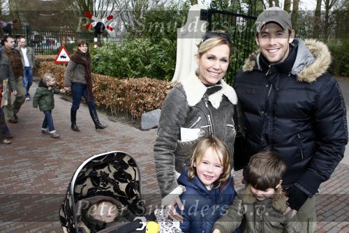 Kaatsheuvel 29 maart 2009
15 jarig bestaan van Princess in de efteling. tanja Jess met Charly Luske en zoon Billy en Bobby
Peter Smulders bv