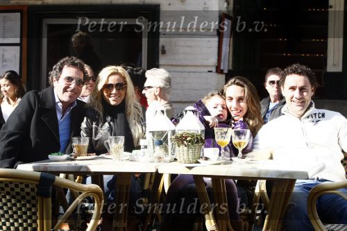Amsterdam 21 maart 2009
Tatjana met har vriend Ronnie Rosenbaum op terras op de pc hooftstraat.
Peter Smulders bv