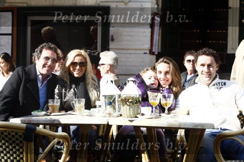 Amsterdam 21 maart 2009
Tatjana met har vriend Ronnie Rosenbaum op terras op de pc hooftstraat.
Peter Smulders bv