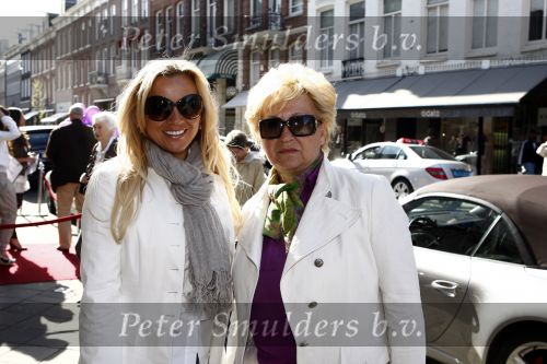 Amsterdam 22 april 2009
Tatjana samen met haar moeder op de pc hooftstraat.
Peter Smulders bv