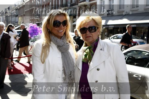 Amsterdam 22 april 2009
Tatjana samen met haar moeder op de pc hooftstraat.
Peter Smulders bv