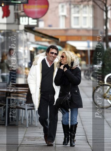 Amsterdam 25 maart 2008
Tatjana verliefd met haar nieuwe vriend Ronnie Rosenbaum op de beethovenstraat.
Peter Smulders bv