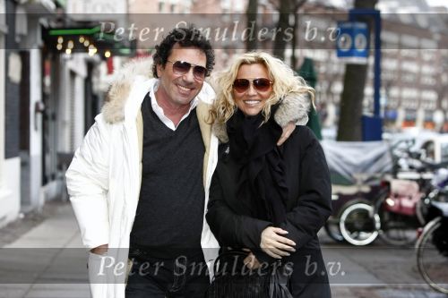 Amsterdam 25 maart 2008
Tatjana verliefd met haar nieuwe vriend Ronnie Rosenbaum op de beethovenstraat.
Peter Smulders bv