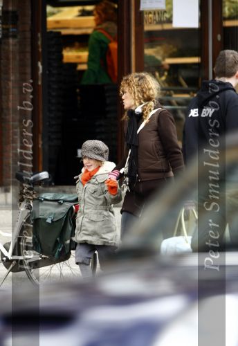 Amsterdam 19 maart 2008
Tatum Dagelet met dochter Toy Travis.
Peter Smulders bv
