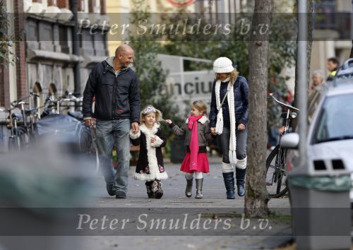 Amsterdam 23 november 2007
Tatum Dagelet met haar dochter Toy Travis en Eric Schaay met dochter gaan samen naar artis.