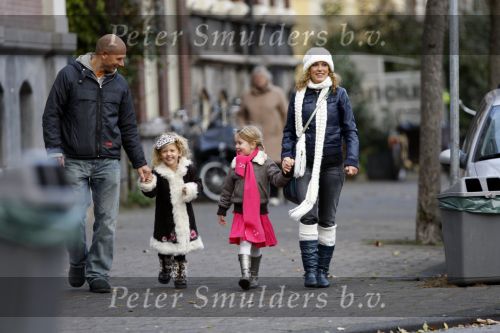 Amsterdam 23 november 2007
Tatum Dagelet met haar dochter Toy Travis en Eric Schaay met dochter gaan samen naar artis.v