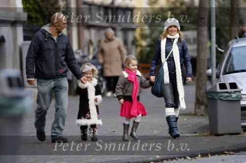 Amsterdam 23 november 2007
Tatum Dagelet met haar dochter Toy Travis en Eric Schaay met dochter gaan samen naar artis.