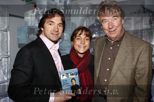 Amsterdam 15 februari 2008
Presentatie boek Hein Vergeer  in de ijsbar in amsterdam. Jack v Gelder en Erica Terpstra ontvangen het eerste boek. Ted Troost
Peter Smulders bv