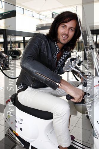 Amsterdam 12 mei 2009
Het blad Grazia organiseert samen met vespa scooters een leuke rally door amsterdam heen. Thijs Willekes
Peter Smulders bv