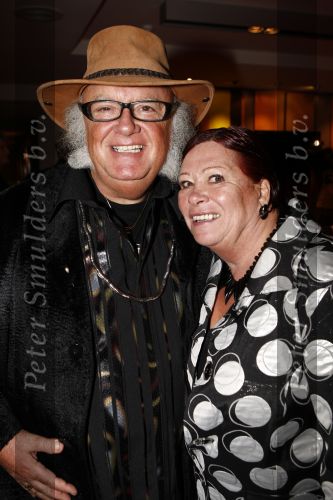 Bussum 5 maart 2008
Uitreiking gouden harpen in het spant in bussum.Thijs v Leer met hoed en vrouw
Peter Smulders bv