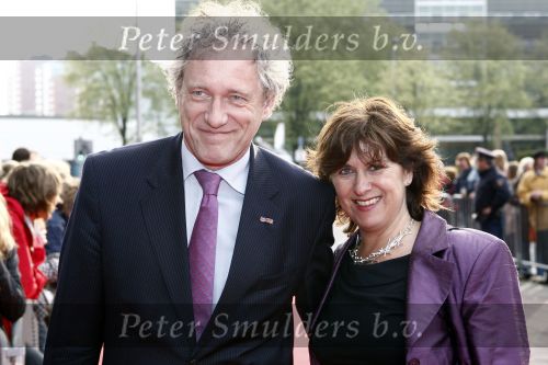 Utrecht 28 april 2009
Pieter v Vollenhoven viert zijn 70e verjaardag in het Beatrix theater in Utrecht. Thom de Graaf met zijn vrouw
Peter Smulders bv