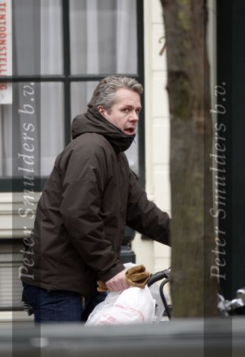 Amsterdam 19 december 2007
Thomas Acda op straat met de fiets