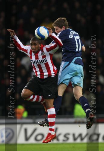 Eindhoven, 19 Maart 2008 Kompetitiewedstrijd PSV-AJAX, eindstand 0-0 
Seizoen 2007/2008
Jan Vertonghen in duel met Jefferson Farfan