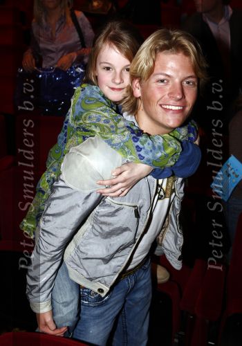 Tilburg 25 januari 2009
Premiere High school musical in de schouwburg van Tilburg . Thomas Berge met dochter manager
Peter Smulders bv