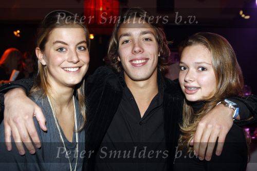 Kaatsheuvel 25 november 2007
Princess kerstborrel in de efteling. Tim Ouborg met 2 vriendinnen