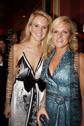 Amsterdam 5 oktober 2007
Koningin Beatrix Joop  v d Ende en Janine v d Ende bij de premiere van Ciske de Rat in Carre.  Tineke Schouten  met dochter