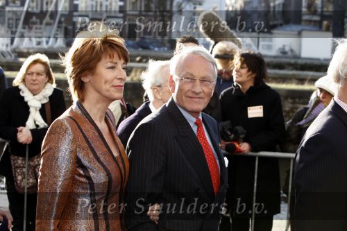 Amsterdam 1 februari 2008
Feest koningin Beatrix en Prinses Margriet voor hun 70e en 65e verjaardag in Carre.
Tineke de Groot met vriend .. fabius