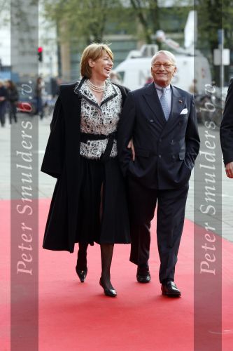 Utrecht 28 april 2009
Pieter v Vollenhoven viert zijn 70e verjaardag in het Beatrix theater in Utrecht. Tineke de Groot met Fabius
Peter Smulders bv