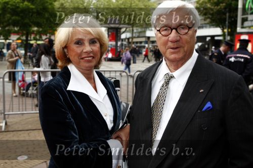 Utrecht 28 april 2009
Pieter v Vollenhoven viert zijn 70e verjaardag in het Beatrix theater in Utrecht. Tjerk Westerterp met zijn vrouw
Peter Smulders bv