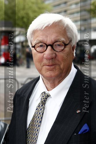 Utrecht 28 april 2009
Pieter v Vollenhoven viert zijn 70e verjaardag in het Beatrix theater in Utrecht. Tjerk Westerterp met zijn vrouw
Peter Smulders bv