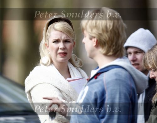 Laren 14 april 2008
Opnames Gooische vrouwen  met Linda de Mol Susan Visser Tjitske Reidinga en Alex Klaasen. Ze rijden in Gooische vrouwen met Linda de Mol haar porsche cabrio.