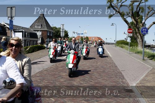 Amsterdam 12 mei 2009
Het blad Grazia organiseert samen met vespa scooters een leuke rally door amsterdam heen. Tobias Ebbinge
Peter Smulders bv