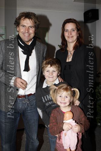 Sprang Capelle 9 december 2007
Presentatie DVD Ratatouille. Toine v Peperstraten met vrouw en kinderen