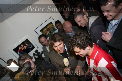 Arnhem, 20 April 2008 Kompetitiewedstrijd Vitesse-PSV, eindstand 0-1 Seizoen 2007/2008
PSV Landskampioen 
TV verslaggever Toine v Peperstraten intervieuwt Dirk Marcellis voor de NOS