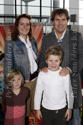 Rotterdam 25 november 2007
Premiere Feest van sinterklaas in ahoy.Toine v Peperstraten met vrouw en kinderen