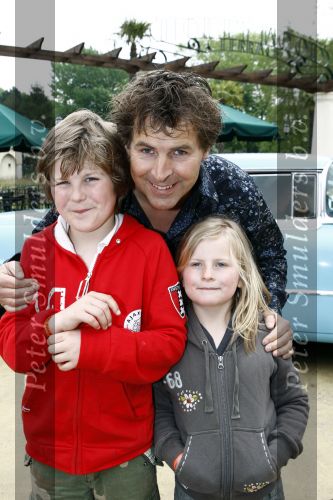Biddinghuizen 26 april 2009
Bn ers in Walibi. Toine v Peperstraten met zoon en dochter
Peter smulders bv