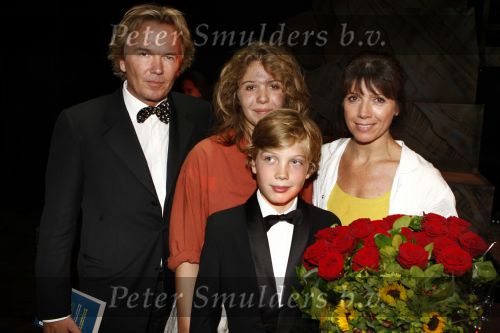 Amstelveen 27 september 2008
Premiere Kruistocht in ee spijkerbroek in schouwburg van Amstelveen. janke Dekker en Timo Dechamps spelen de hoofdrollen. Tom Egbers was er met zijn zoon en zijn dochter Amy speelt ook mee in de musical
Peter Smulders bv