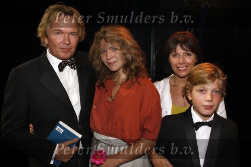 Amstelveen 27 september 2008
Premiere Kruistocht in ee spijkerbroek in schouwburg van Amstelveen. janke Dekker en Timo Dechamps spelen de hoofdrollen. Tom Egbers was er met zijn zoon en zijn dochter Amy speelt ook mee in de musical
Peter Smulders bv