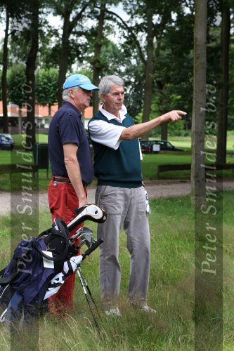 Sint Michielsgestel, 7 Juli 2008
NK senioren heren professionals op GC de Dommel
Tom O Mahoney met o.a. zijn caddy en Jan Dorrenstein