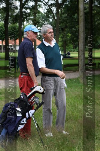 Sint Michielsgestel, 7 Juli 2008
NK senioren heren professionals op GC de Dommel
Tom O Mahoney met o.a. zijn caddy en Jan Dorrenstein