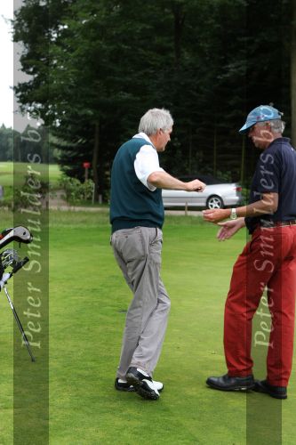 Sint Michielsgestel, 7 Juli 2008
NK senioren heren professionals op GC de Dommel
Tom O Mahoney met o.a. zijn caddy en Jan Dorrenstein