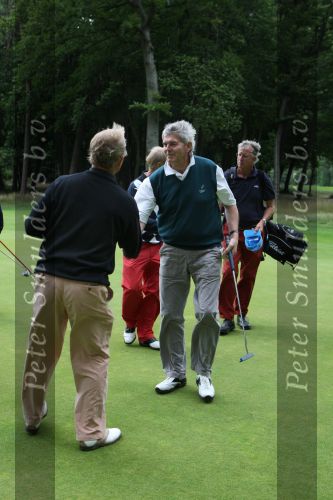 Sint Michielsgestel, 7 Juli 2008
NK senioren heren professionals op GC de Dommel
Tom O Mahoney met o.a. zijn caddy en Jan Dorrenstein